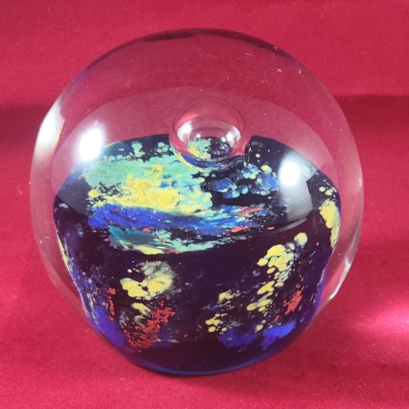 COLECTIBAL HAND BLOWN ART GLASS PAPERWEIGHT, LARGE . - Picture 3 of 8